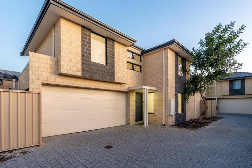 Bahay bakasyunan Modern Family Escapes Shopping At Your Doorstep Perth