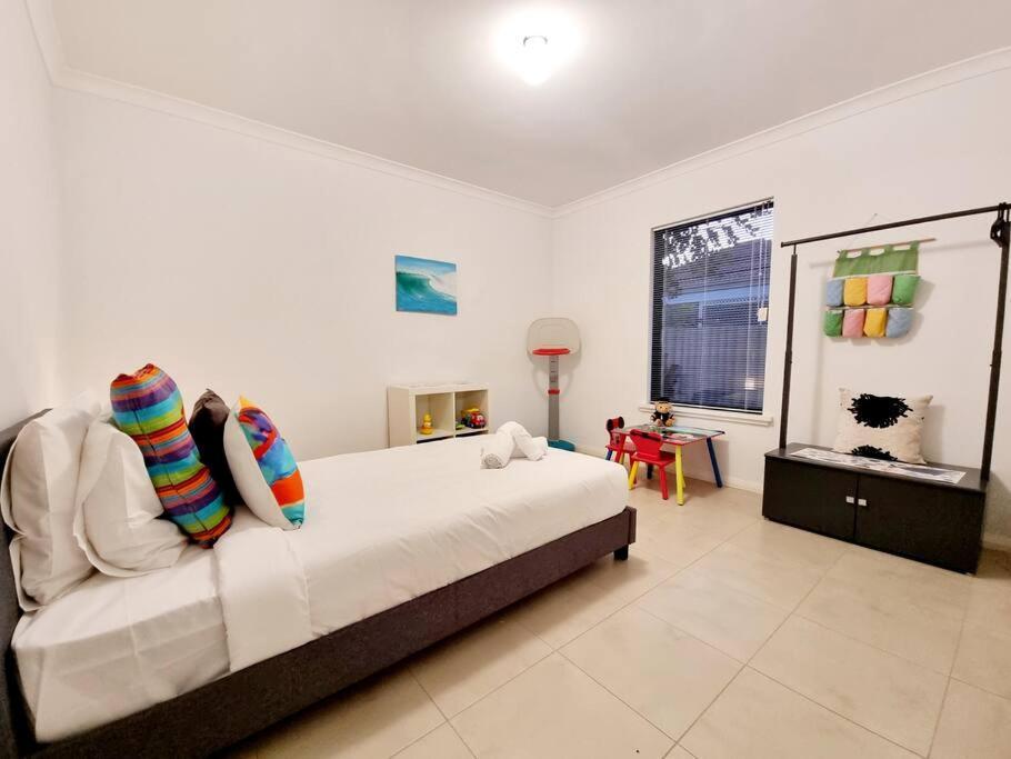 Bahay bakasyunan Modern Family Escapes Shopping At Your Doorstep Perth