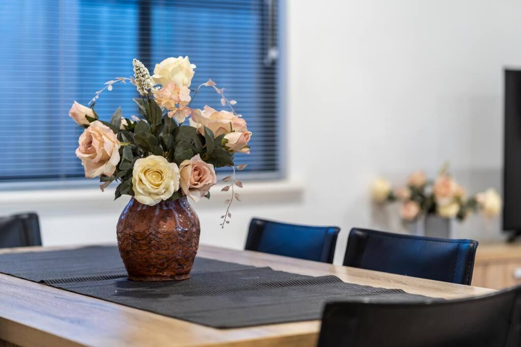 Modern Family Escapes Shopping At Your Doorstep * Perth