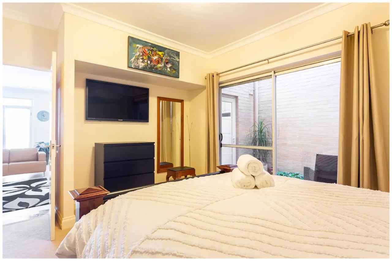 Charming, Cosy, Classic Executive 1 Bedroom * Perth
