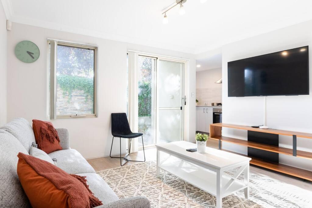Holiday home Modern Town House - Close To Cbd *