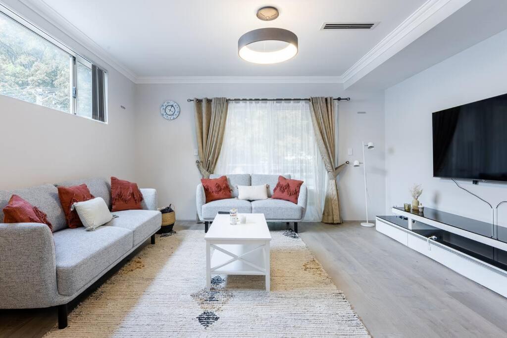 Modern Town House - Close To Cbd