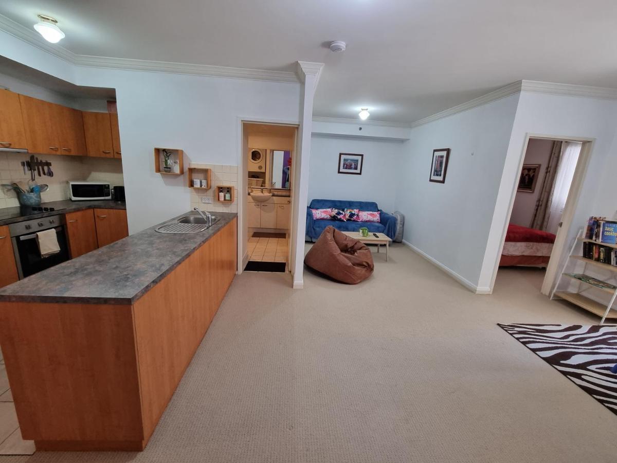 Little Monica Apartment- Spacious, Affordable & Apartamento Perth