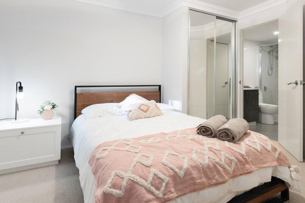 Modern Town House - Close To Cbd