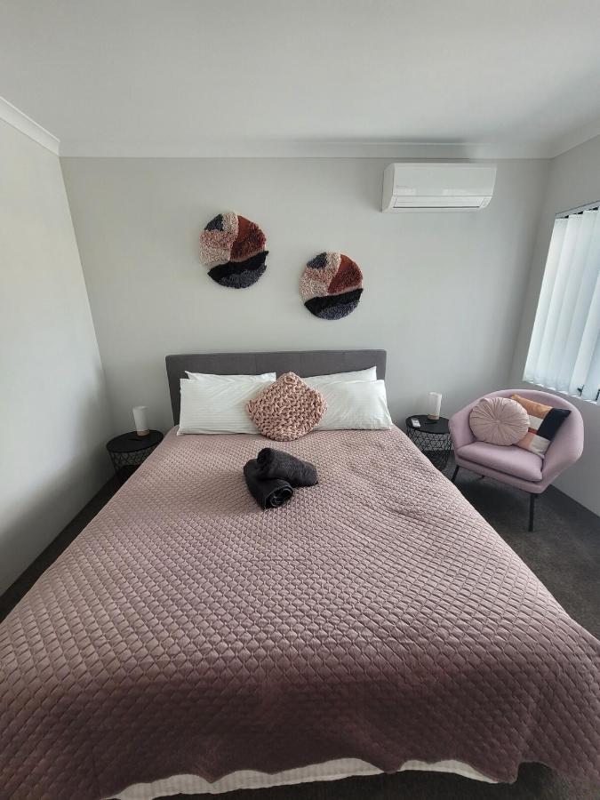 Bright Trendy 2bdrm - Walk To River & Shops Apartment Perth