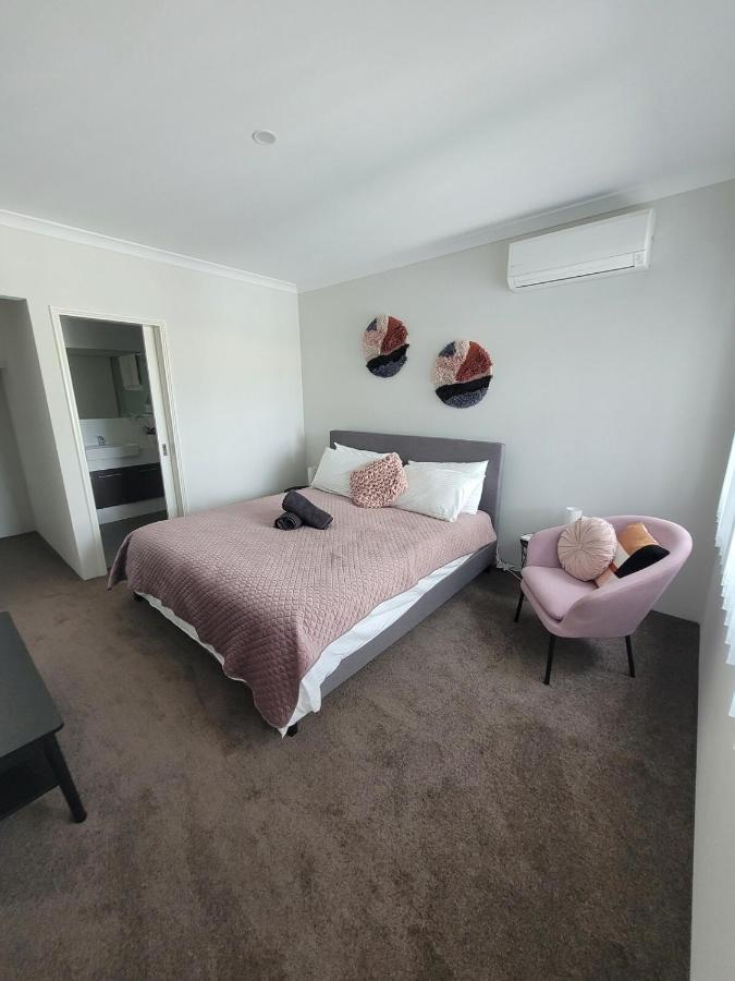 Bright Trendy 2bdrm - Walk To River & Shops Perth