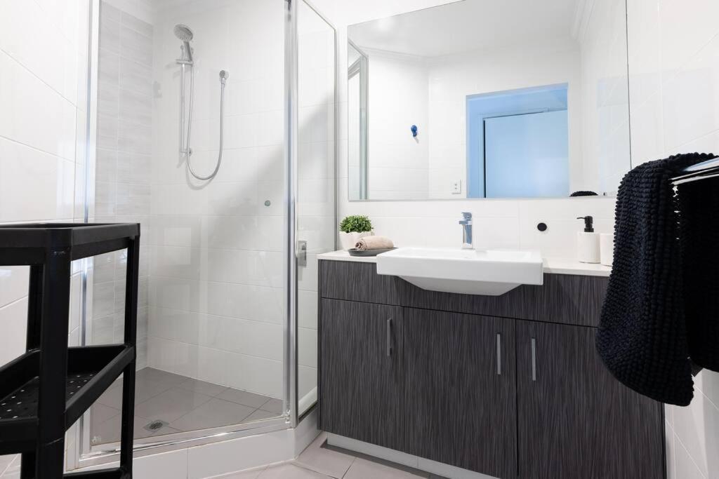 Modern Town House - Close To Cbd Holiday home *