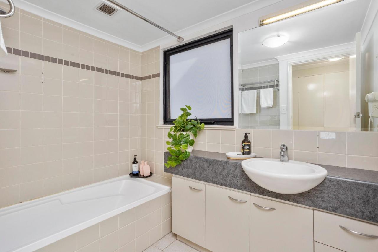 Executive 2br On Mounts Bay Road Apartamento