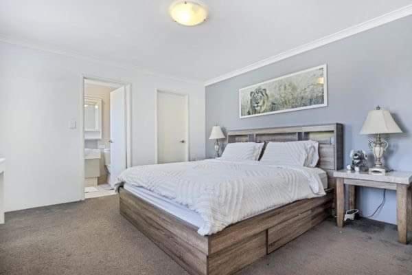 Luxury Affordable At Belmont!! *