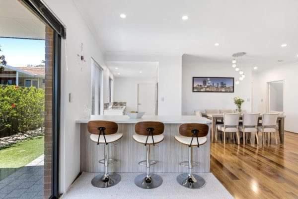 Luxury Affordable At Belmont!! Homestay