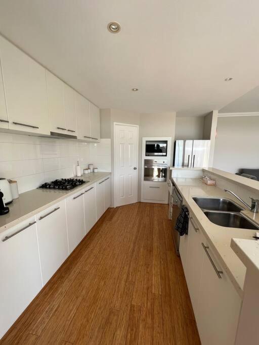 Beachy Vibes In Karrinyup Holiday home *