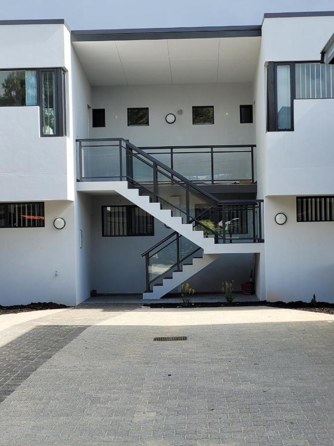 Bright Trendy 2bdrm - Walk To River & Shops