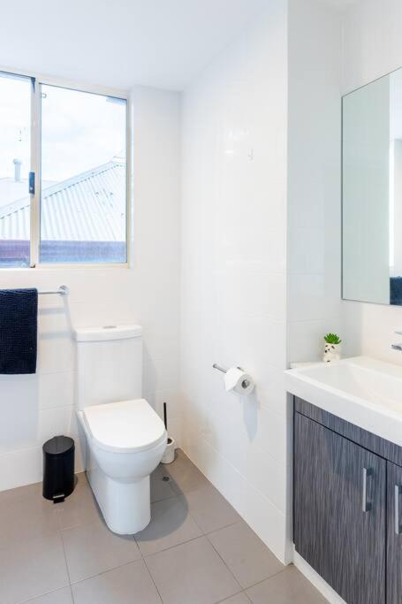 Modern Town House - Close To Cbd Holiday home Perth