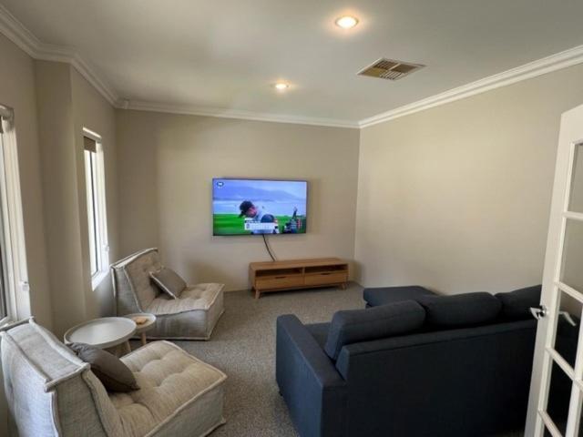 Holiday home Beachy Vibes In Karrinyup Perth