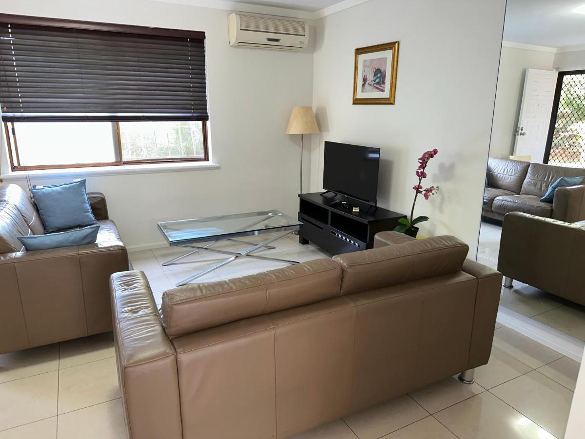 2 Bedroom Deluxe Serviced Apartments Victoria Park Perth -5 Mins Walk Aldi & Cafe Strip * Perth