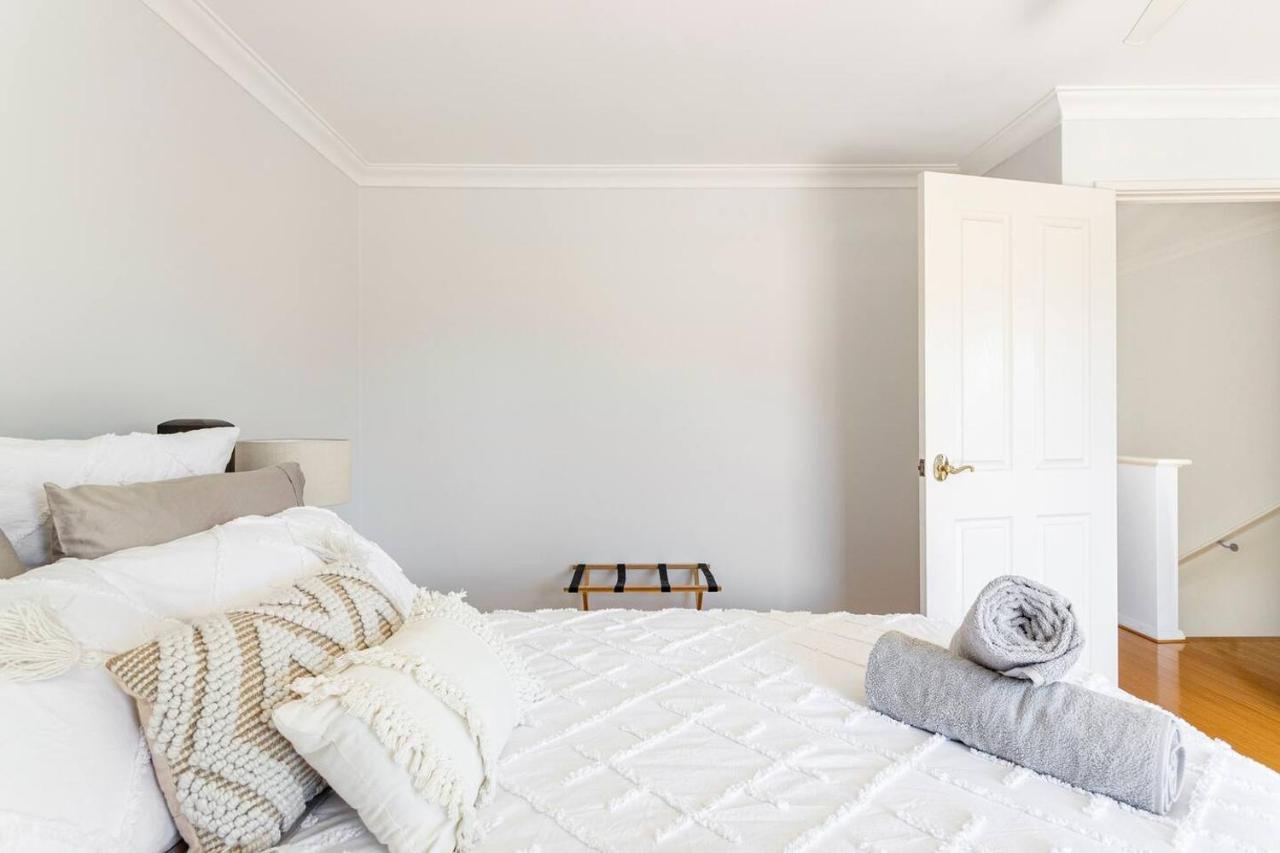 The Scarborough House - Walk To The Beach! Perth