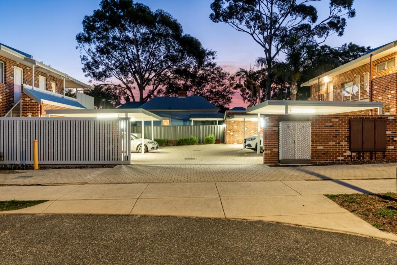 Happy Classic Mid-century Modern Escape
