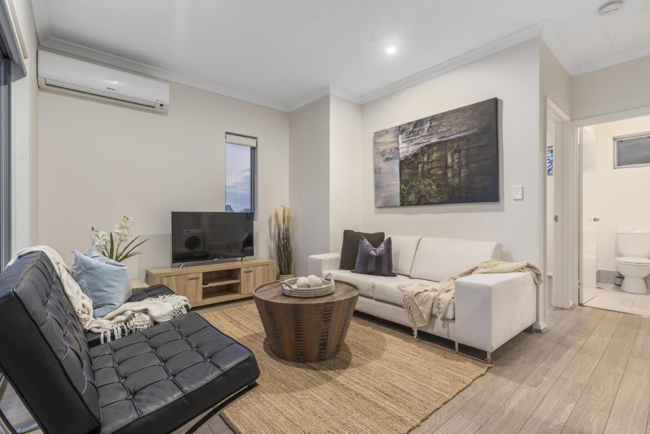 Modernista Getaway Your Airport Retreat Apartment