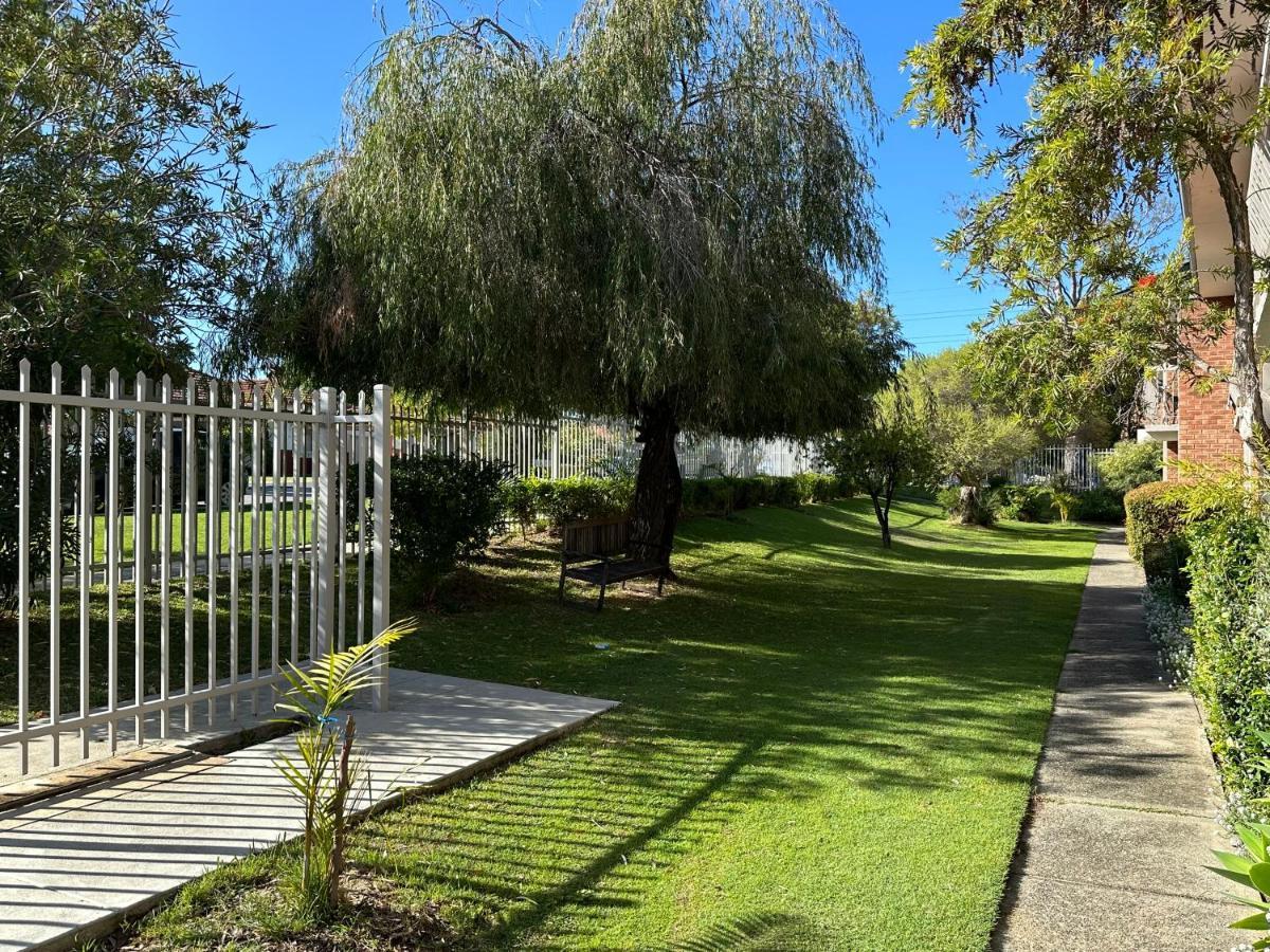 Apartment 2 Bedroom Deluxe Serviced Apartments Victoria Park Perth -5 Mins Walk Aldi & Cafe Strip Perth