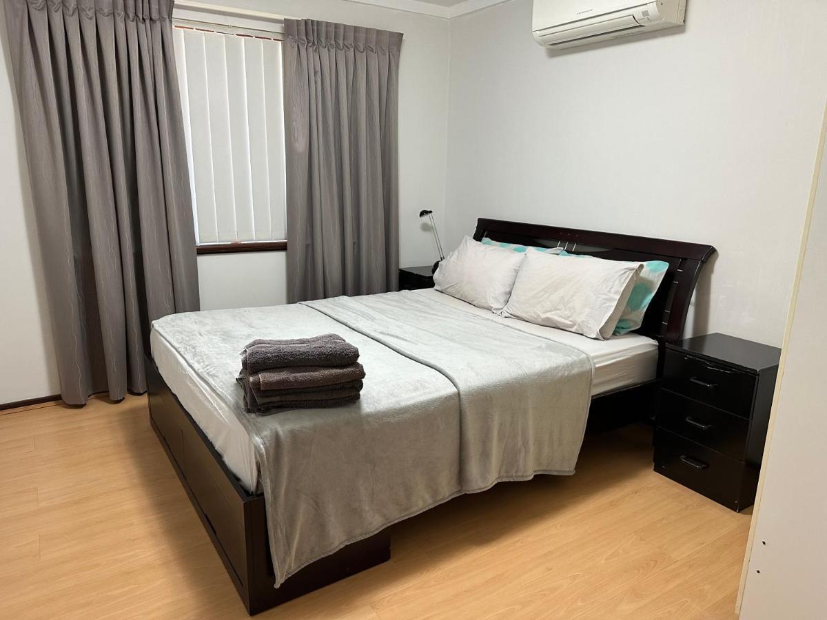 Apartment 2 Bedroom Deluxe Serviced Apartments Victoria Park Perth -5 Mins Walk Aldi & Cafe Strip *