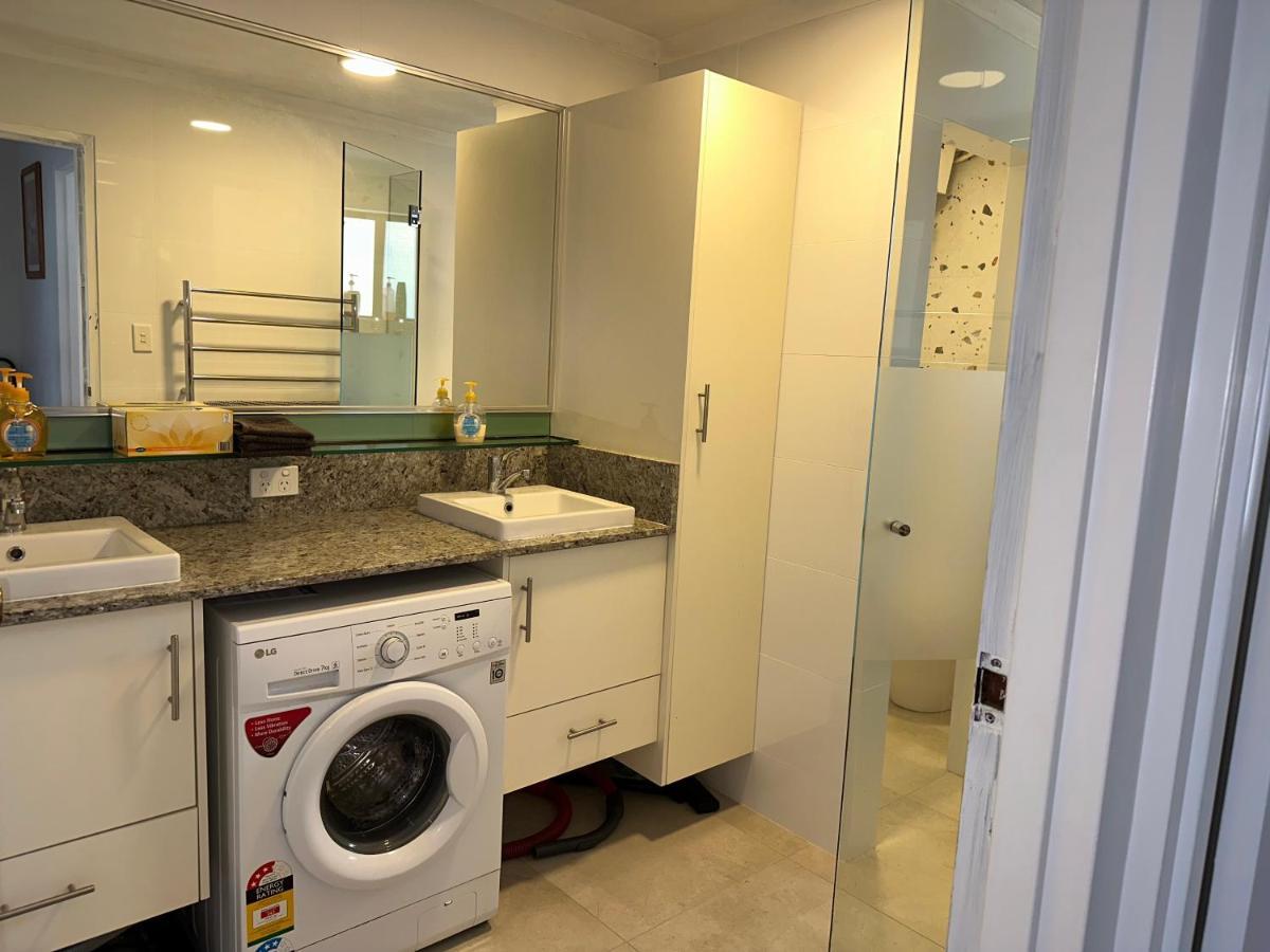 2 Bedroom Deluxe Serviced Apartments Victoria Park Perth -5 Mins Walk Aldi & Cafe Strip Perth