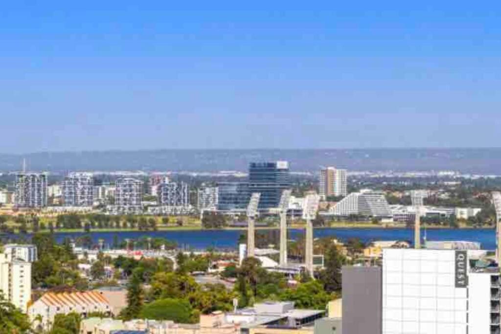 In The 1b1b Pool And View Apartment Perth