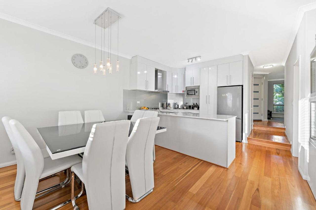 Modern Scarborough Townhouse * Perth