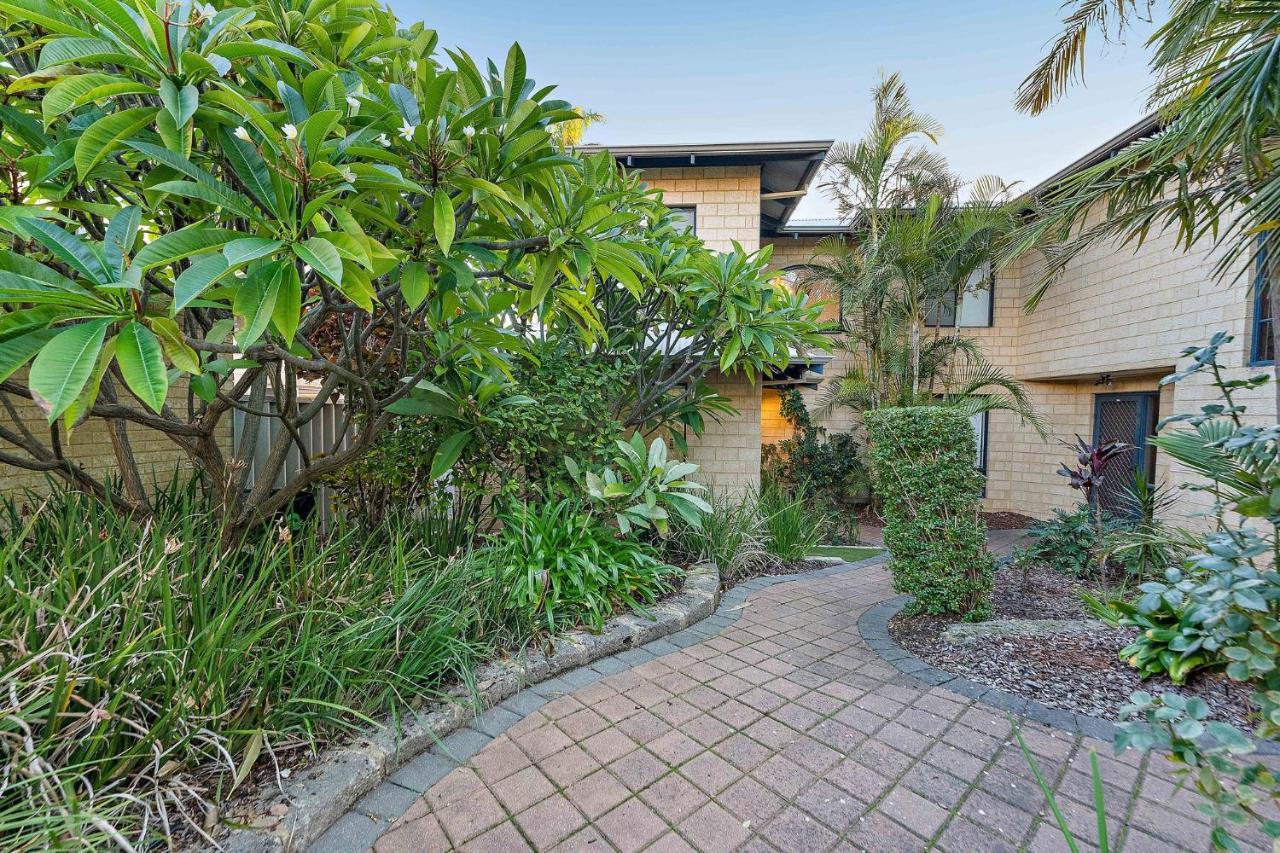 Modern Scarborough Townhouse Holiday home Perth