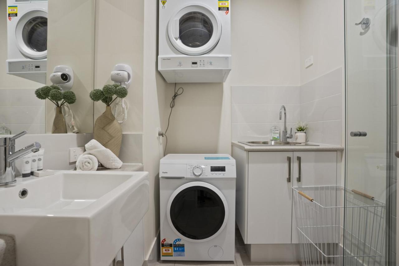 Apartment Modernista Getaway Your Airport Retreat