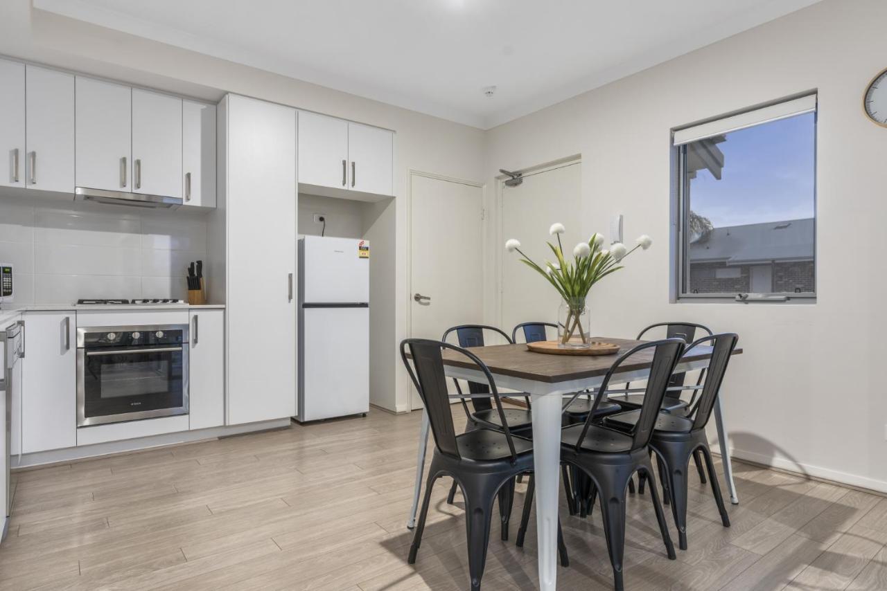 Apartment Modernista Getaway Your Airport Retreat