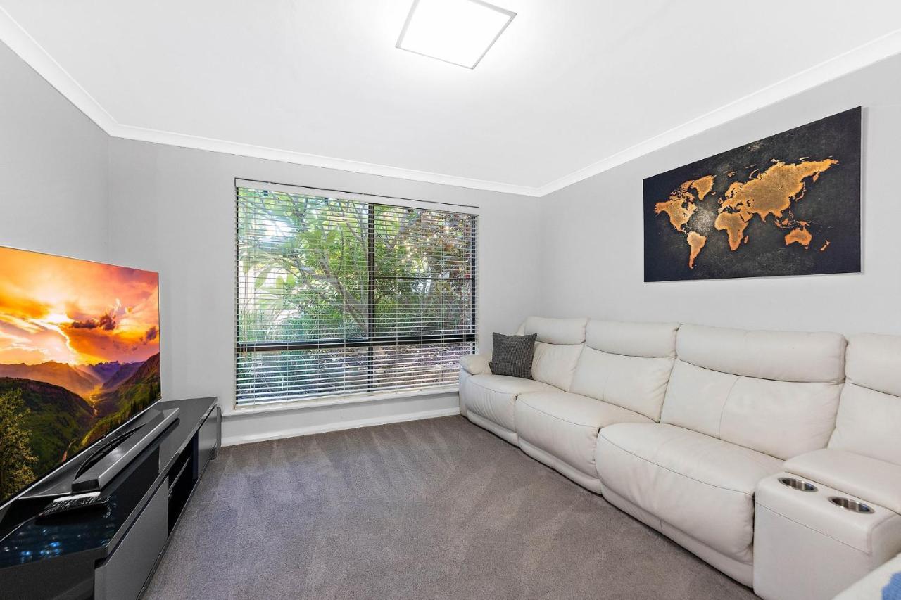 Modern Scarborough Townhouse Holiday home Perth