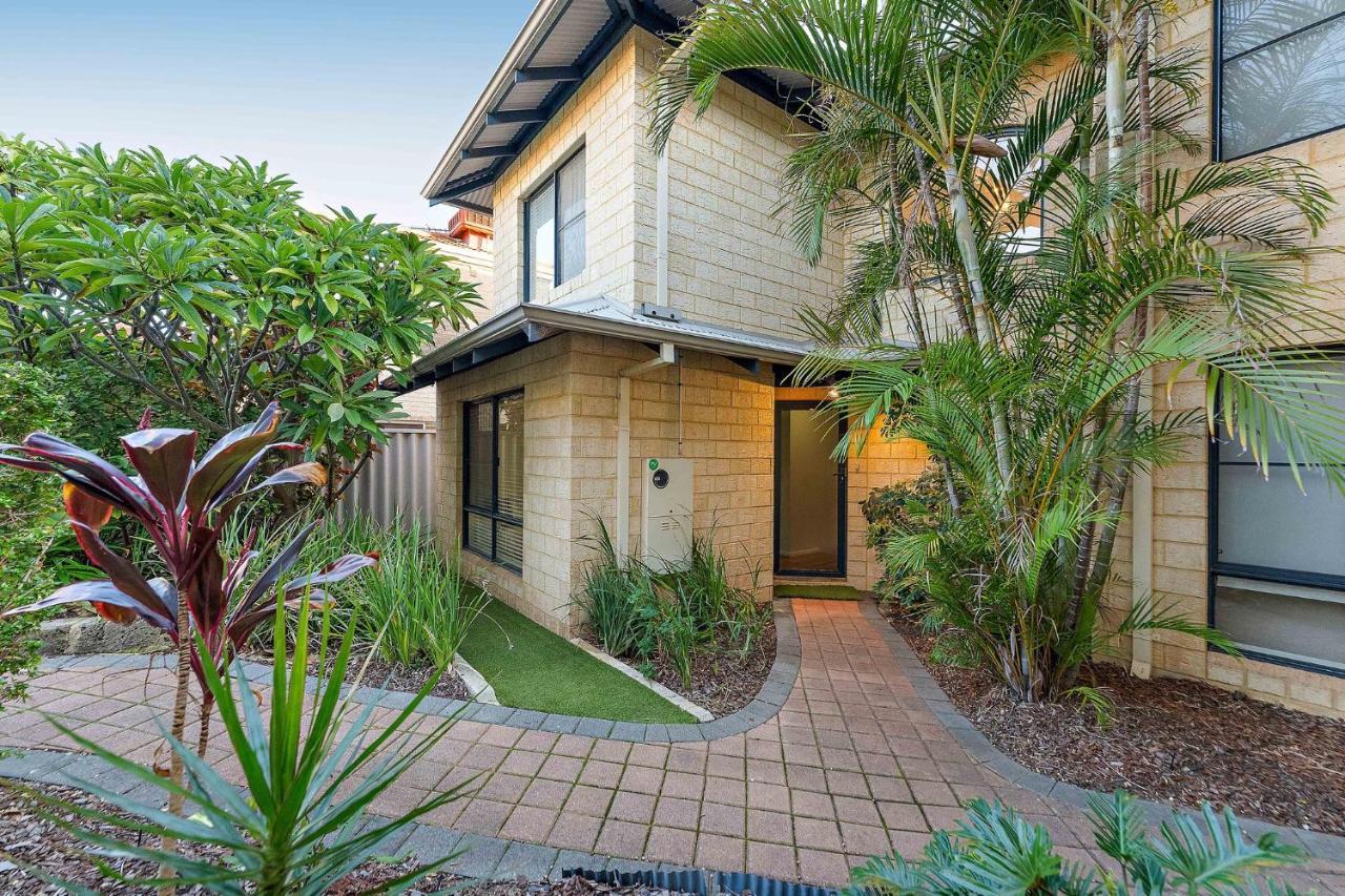 Modern Scarborough Townhouse *