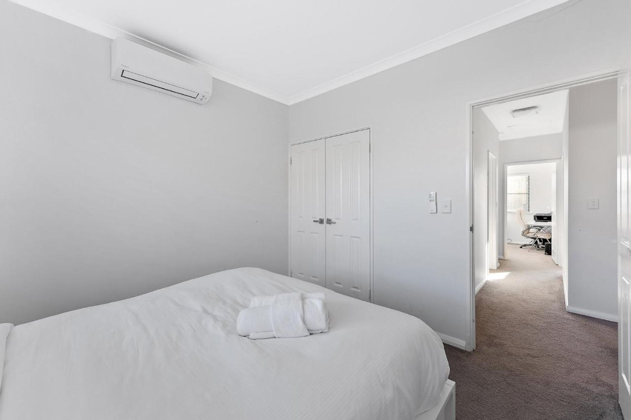 Modern Scarborough Townhouse Holiday home Perth