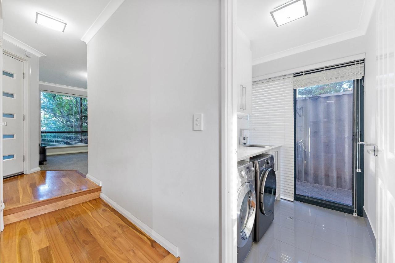 Modern Scarborough Townhouse * Perth