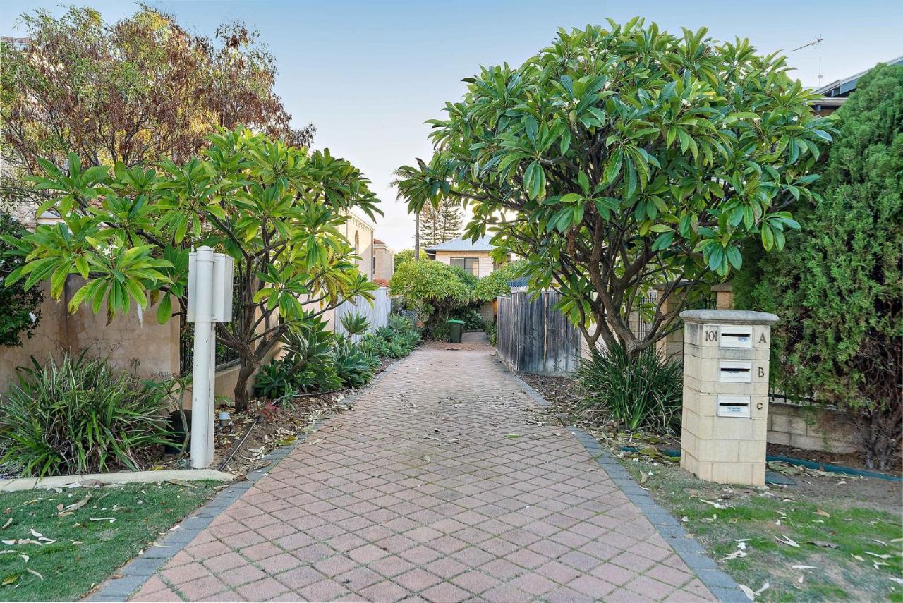 Modern Scarborough Townhouse * Perth