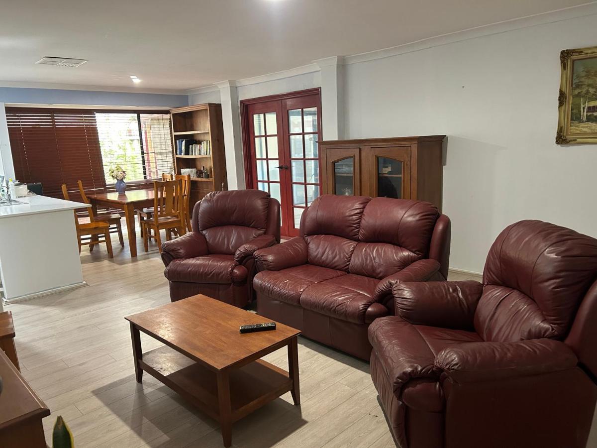 Large Double Share Bathroom And Kitchen * Perth