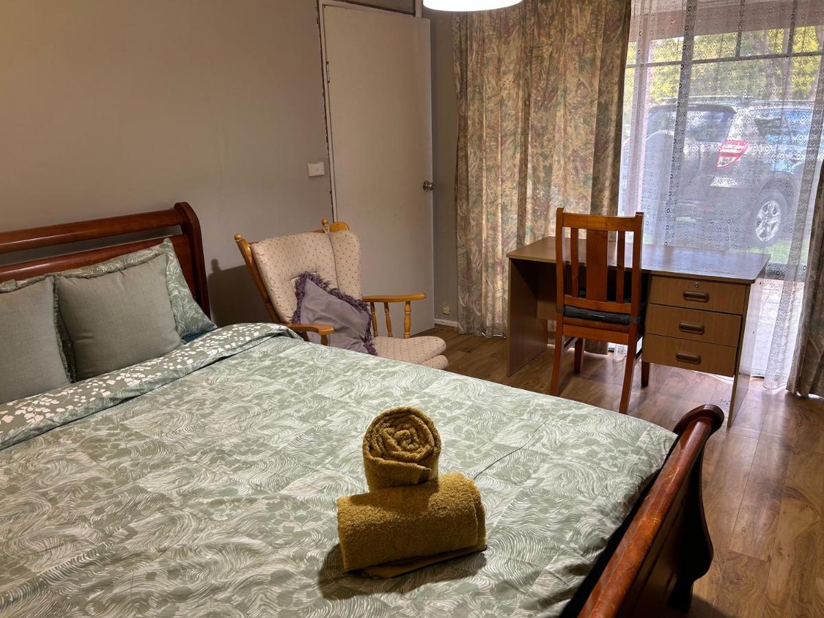 Guest house Large Double Share Bathroom And Kitchen *