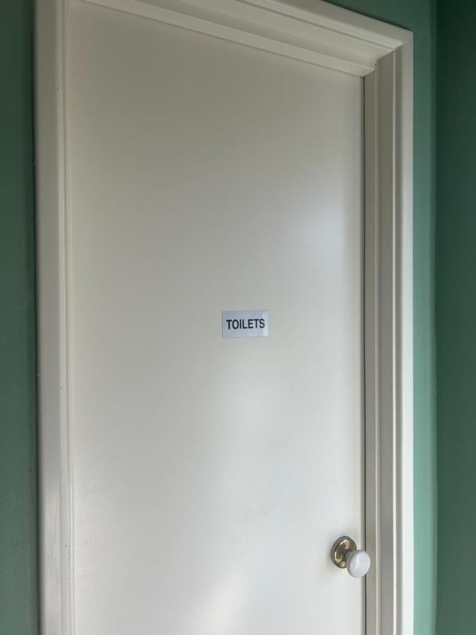 Single Share Bathroom And Kitchen Homestay