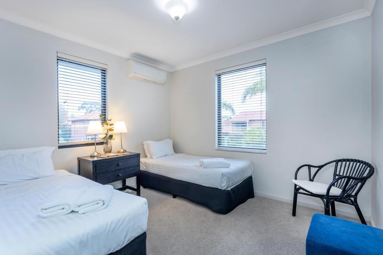Coode Street Townhouse - Executive Escapes * Perth