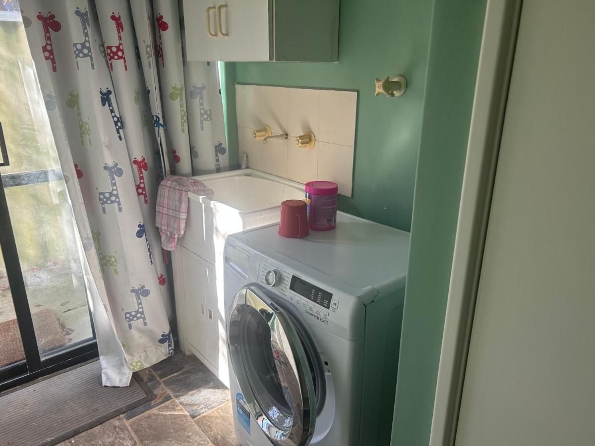 Large Double Share Bathroom And Kitchen Guest house *