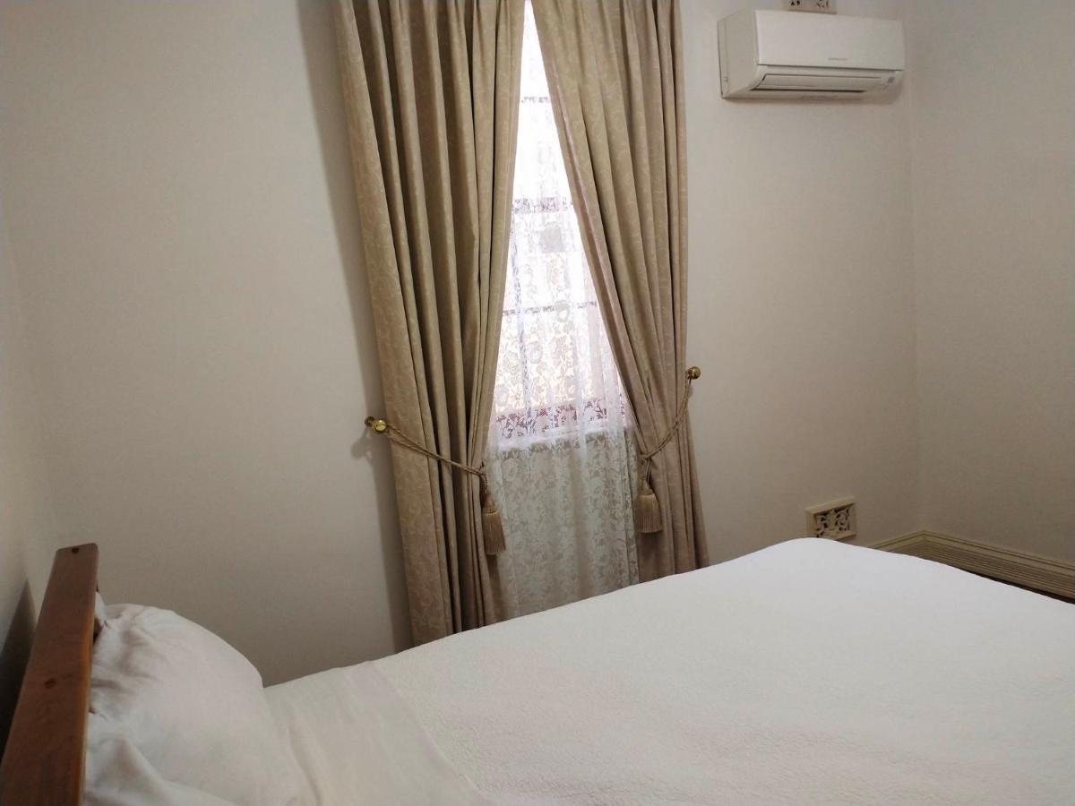 Heart Living-a Near New Federation Style House In The Heart Of Guest house *