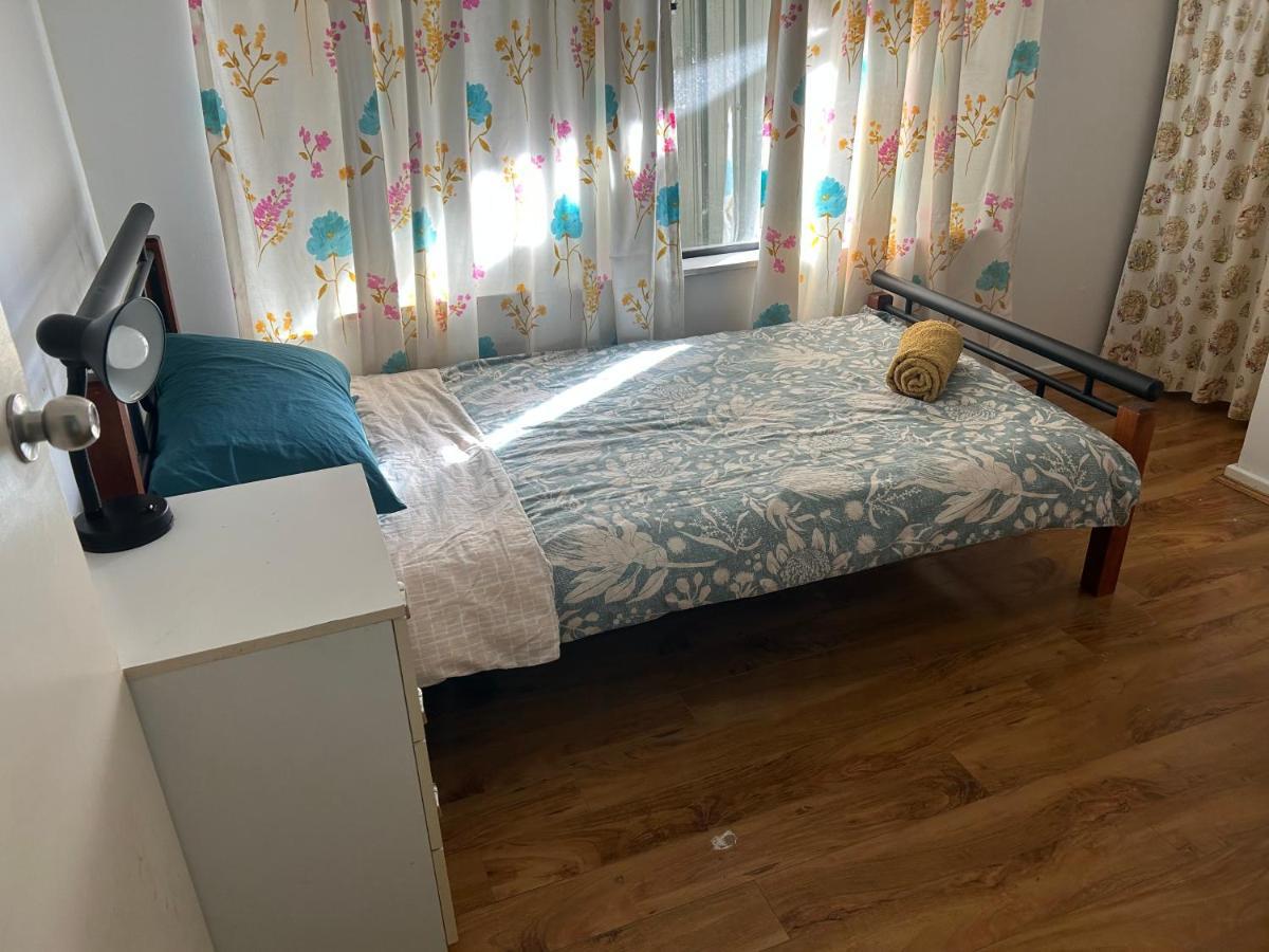 Homestay Single Share Bathroom And Kitchen