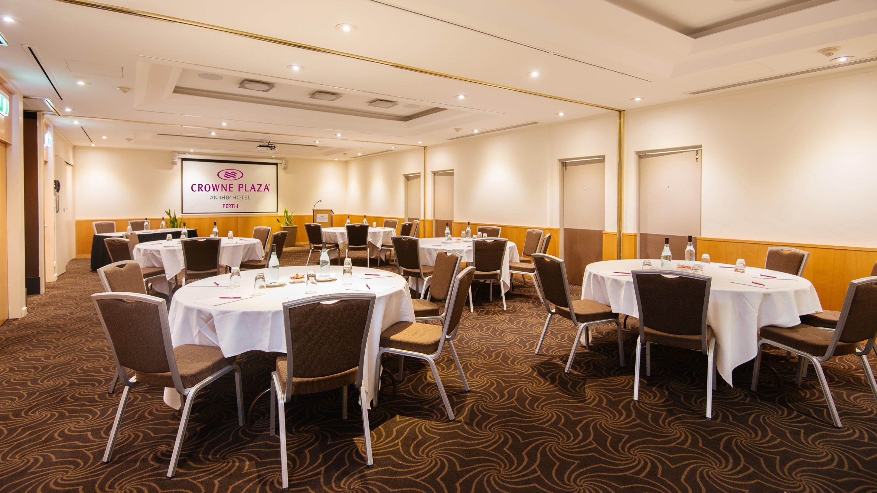Crowne Plaza By Ihg 4*