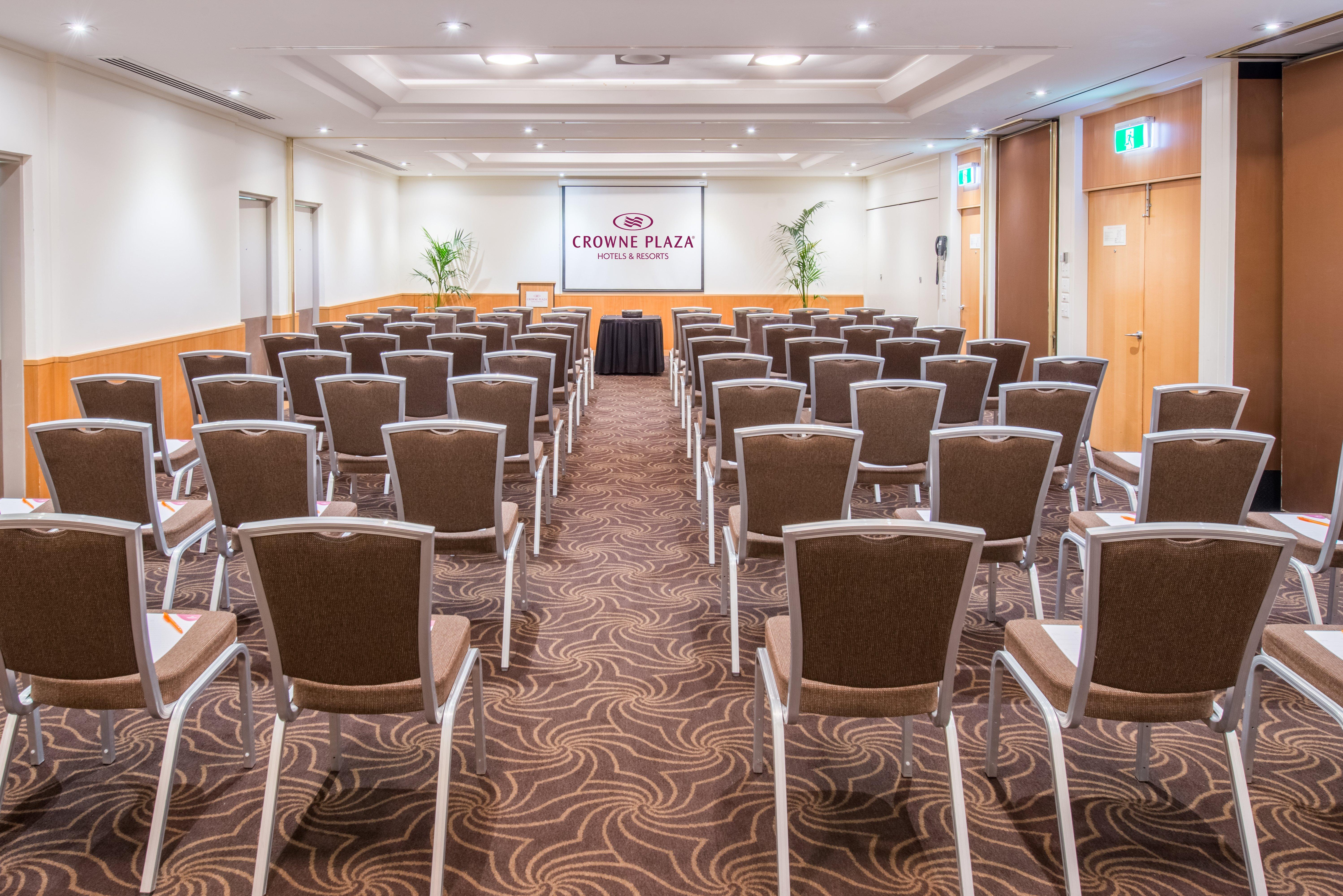 Hotel Crowne Plaza By Ihg 4*