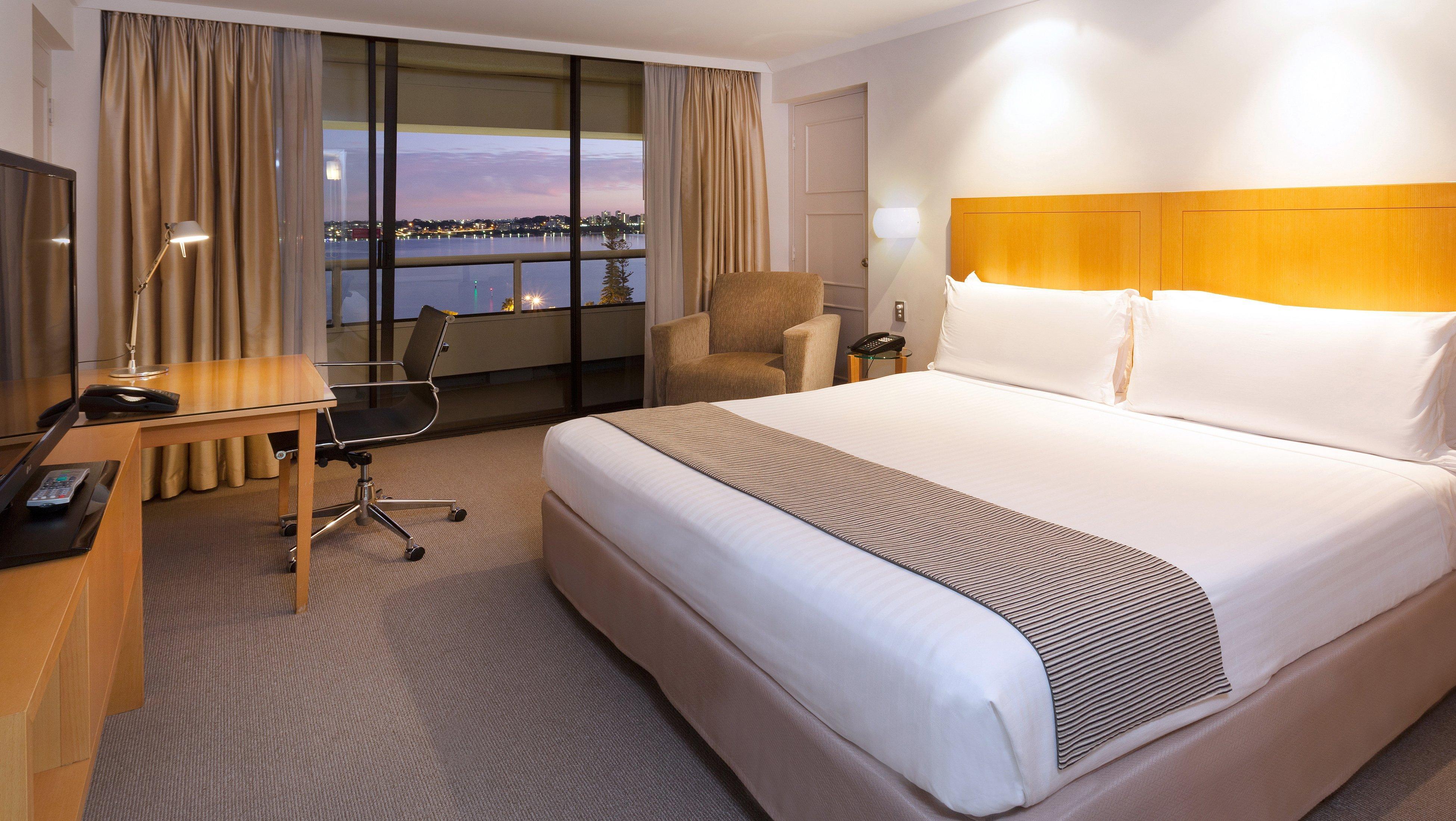 Crowne Plaza By Ihg Hotel 4*