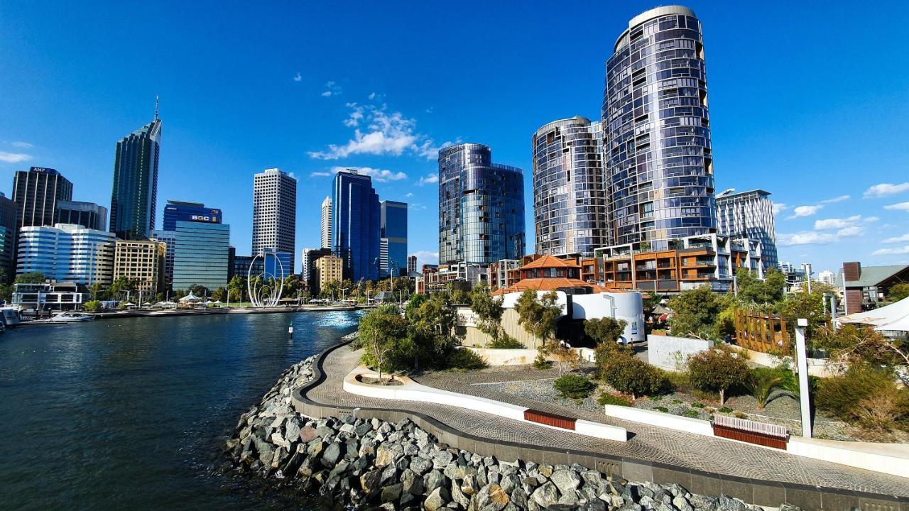 109 Simply Devine Hay St 2x2apt Poolgym