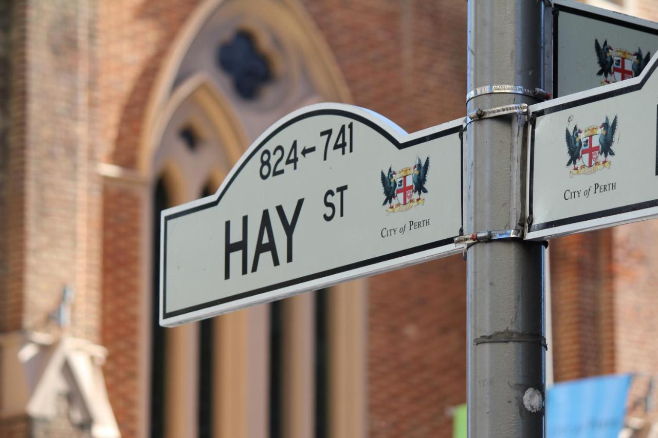 109 Simply Devine Hay St 2x2apt Poolgym * Perth