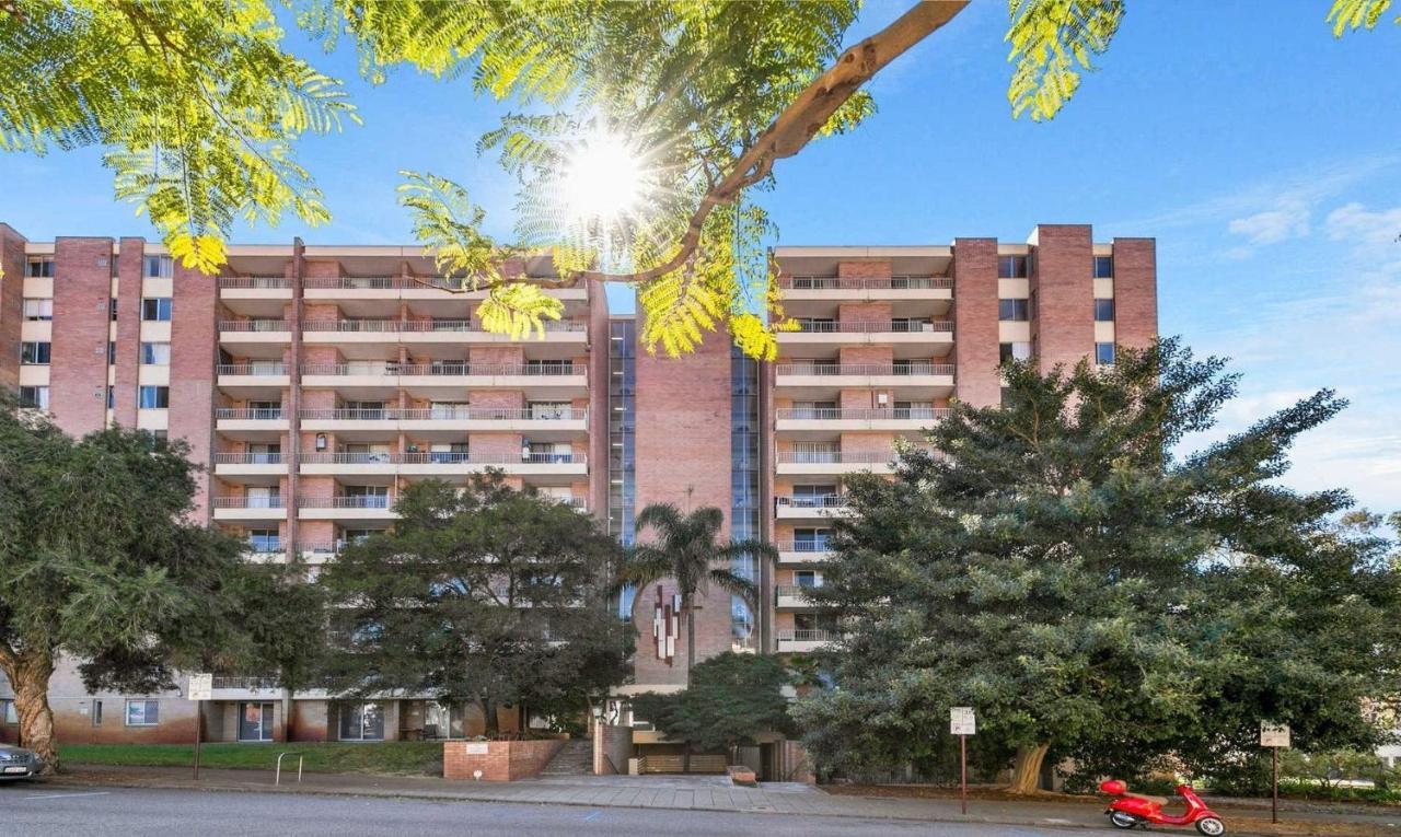 Apartment In East *