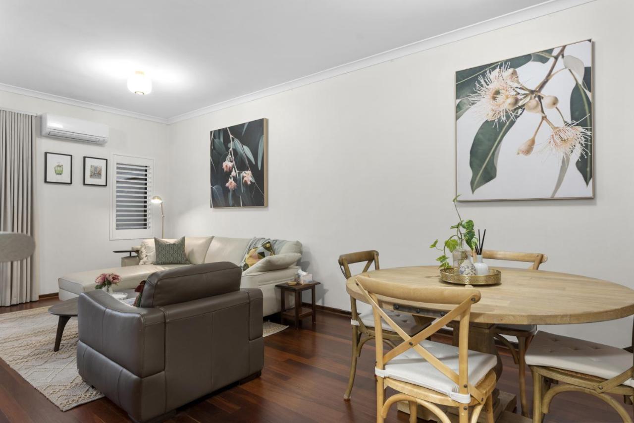 Riverside Panorama Spectacular Living Apartment