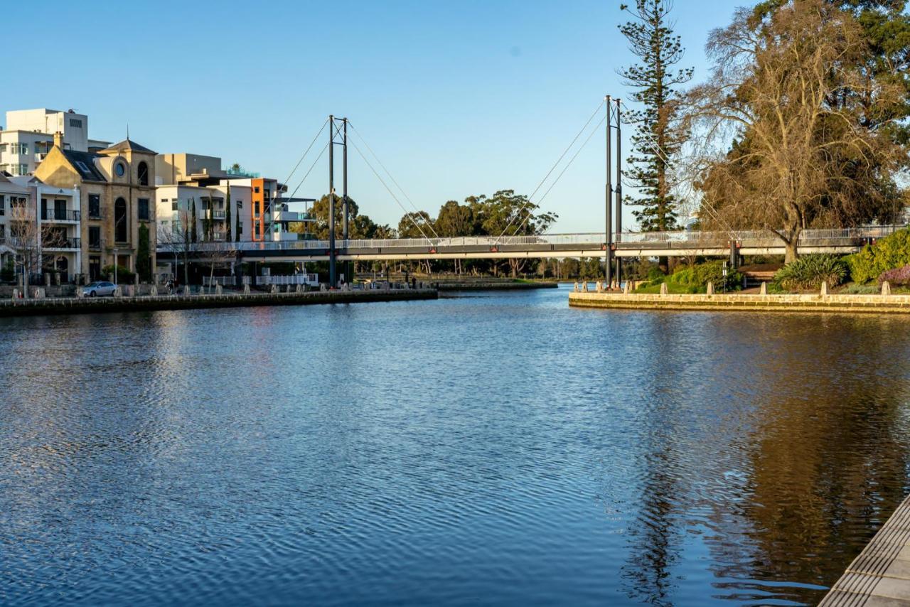 Riverside Panorama Spectacular Living Apartment